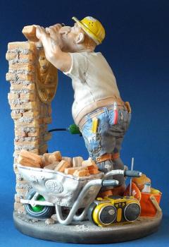 pro08 Maurer Höhe ca 33cm  - Lustige Figur Berufe - Parastone Profisti - Comic Art - Skulptur - Geschenkidee Handwerker