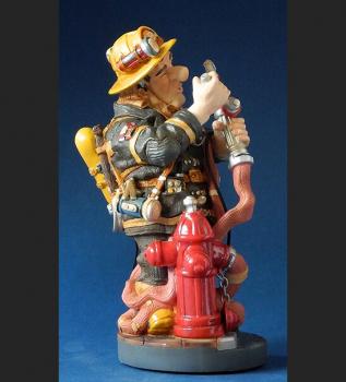 pro36 Feuerwehrmann Höhe ca 20cm  - Lustige Figur Berufe - Parastone Profisti - Comic Art - Skulptur - Geschenkidee Feuerwehr